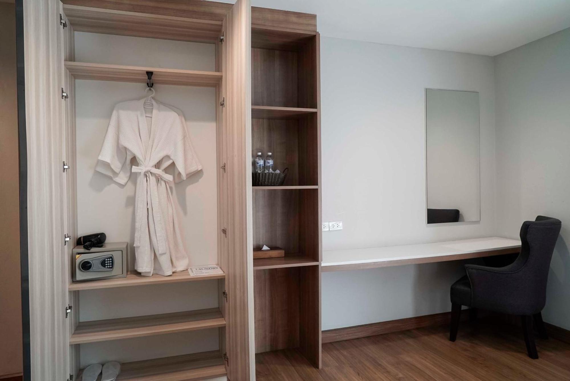 Nantra Chiangmai Riverfront Hotel Chiang Mai Rum bild