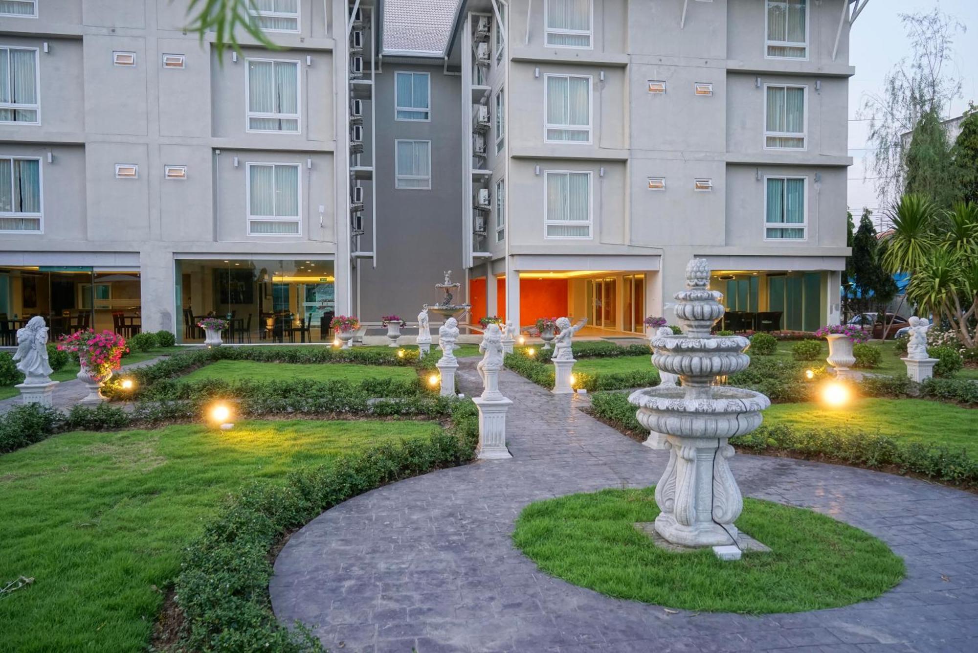 Nantra Chiangmai Riverfront Hotel Chiang Mai Exteriör bild